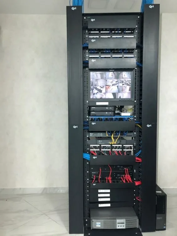 Rack empresarial de CCTV y redes
