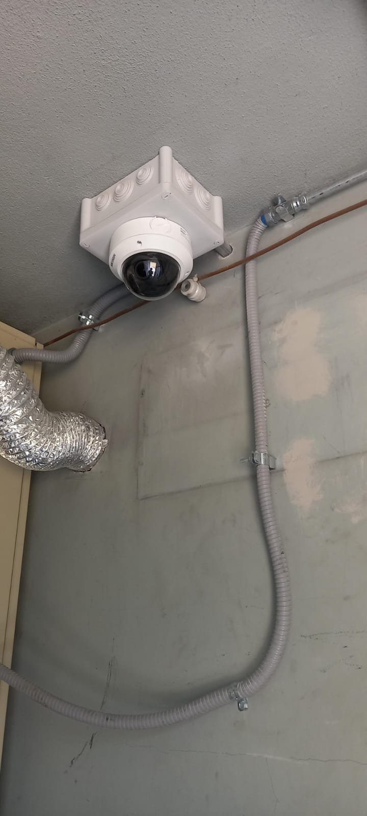 Cámara domo con canalización profesional