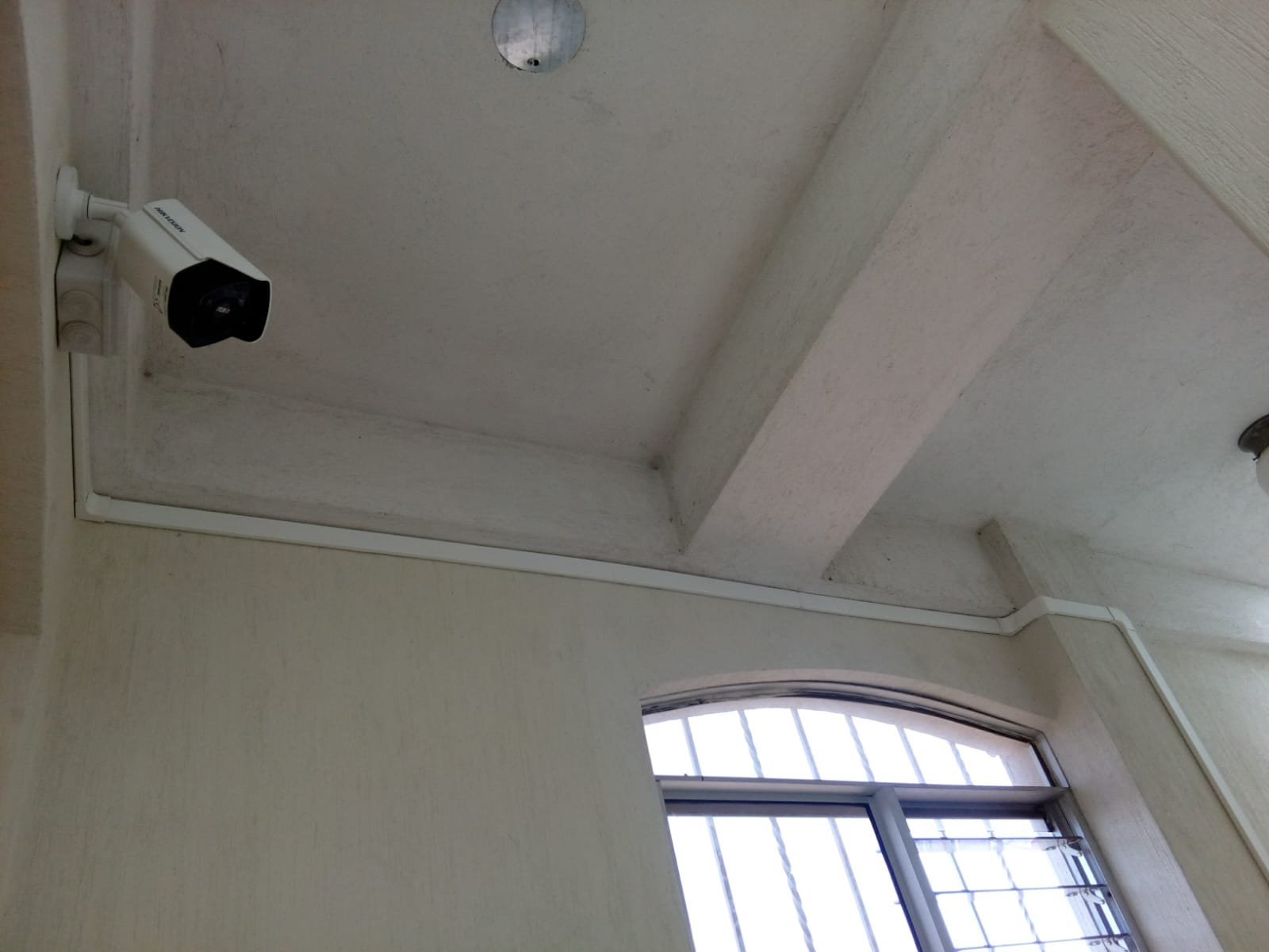 Instalación interior con canaleta